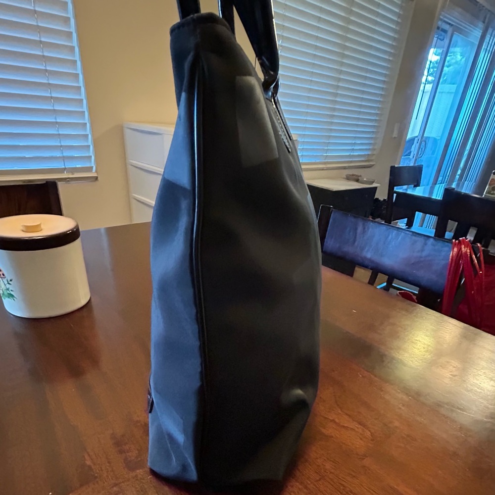 Givenchy Tote - Picture 4 of 7